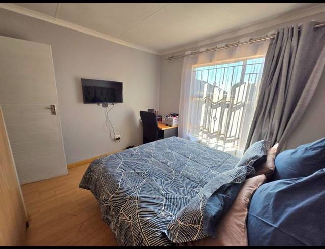 3 BEDROOM HOUSE FOR SALE IN KEMPTON PARK EXT 03